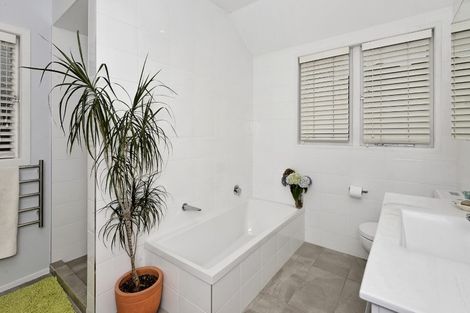 Photo of property in 8 Seaside Avenue, Waterview, Auckland, 1026