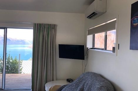 Photo of property in 129b Wynyard Crescent, Fernhill, Queenstown, 9300