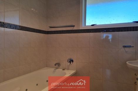 Photo of property in 124 Pioneer Road, Moturoa, New Plymouth, 4310