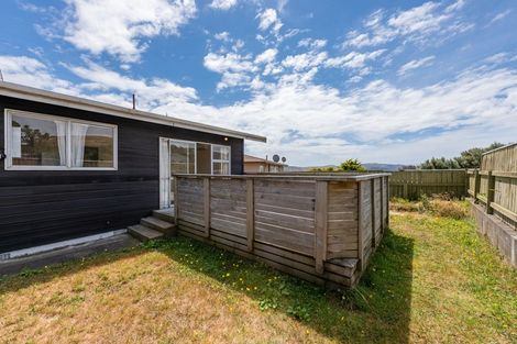 Photo of property in 2a Colchester Crescent, Newlands, Wellington, 6037