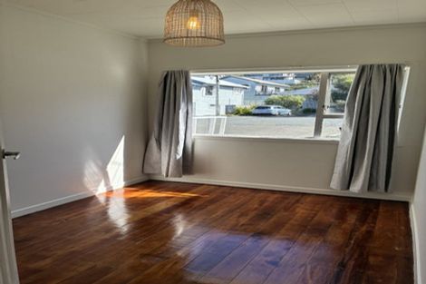Photo of property in 71 Queens Drive, Lyall Bay, Wellington, 6022