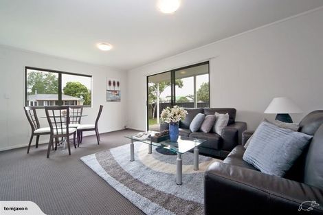 Photo of property in 17a Enderby Drive, Te Atatu Peninsula, Auckland, 0610