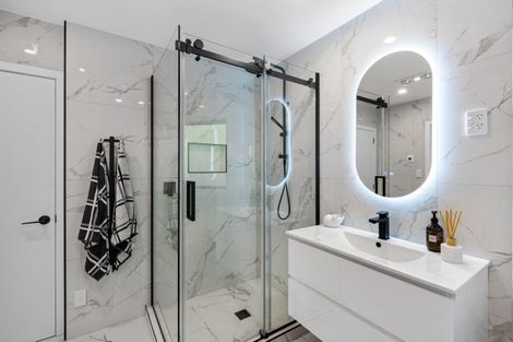 Photo of property in 25 Longfellow Parade, Glen Eden, Auckland, 0604