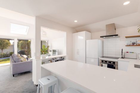 Photo of property in 2/122 Colombo Street, Sydenham, Christchurch, 8023