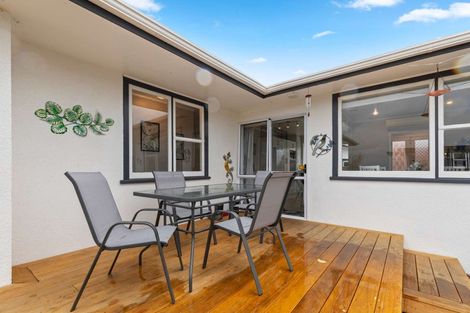 Photo of property in 33 Sutherland Crescent, Westbrook, Palmerston North, 4412