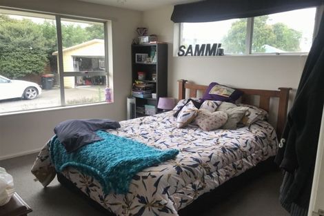 Photo of property in 74 Warren Crescent, Hillmorton, Christchurch, 8025