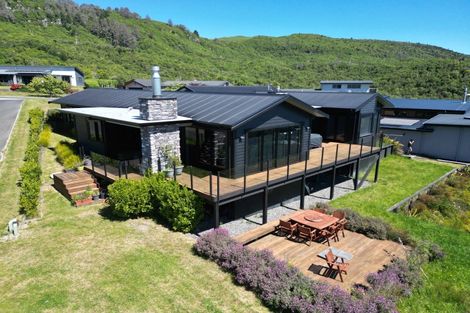 Photo of property in 38 Peregrine Place, Kinloch, Taupo, 3377