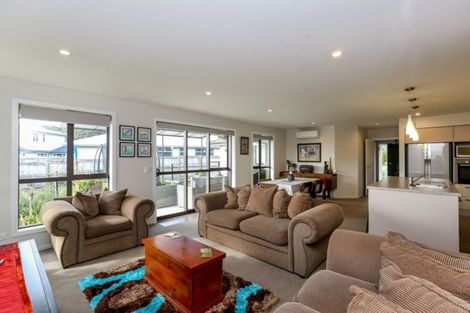 Photo of property in 14 Te Arakete Place, Hurworth, New Plymouth, 4310