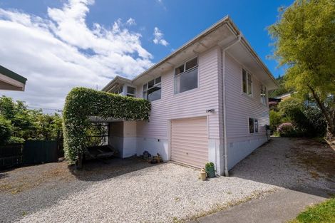 Photo of property in 77 Milton Terrace, Picton, 7220
