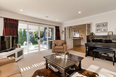 Photo of property in 16 Bourke Place, Havelock North, 4130