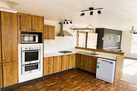 Photo of property in 19 Miro Street, Merrilands, New Plymouth, 4312