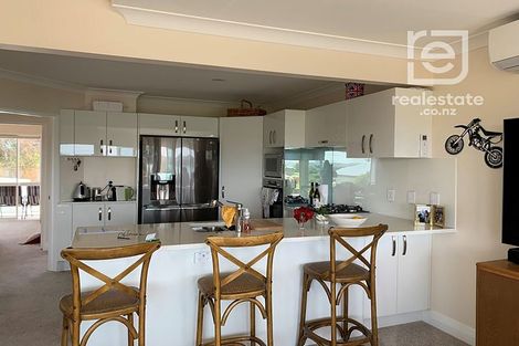 Photo of property in 7a Tindalls Bay Road, Tindalls Beach, Whangaparaoa, 0930