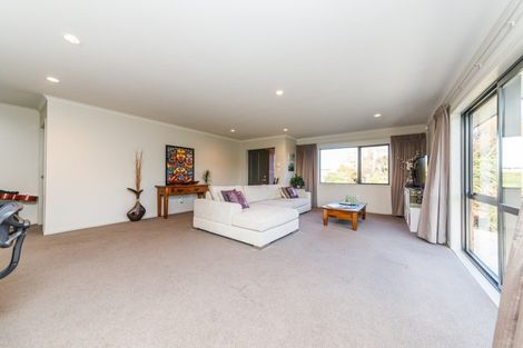 Photo of property in 17 Cemetery Road, Sanson, Palmerston North, 4479