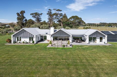 Photo of property in 104 White Rock Road, Martinborough, 5781