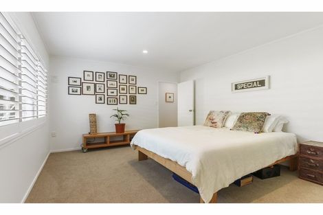Photo of property in 6 Edgewater Grove, Orewa, 0931