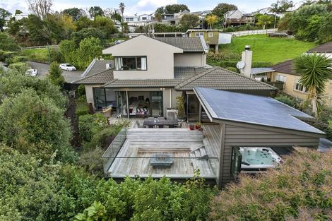 Photo of property in 16 Renlee Place, Shelly Park, Auckland, 2014