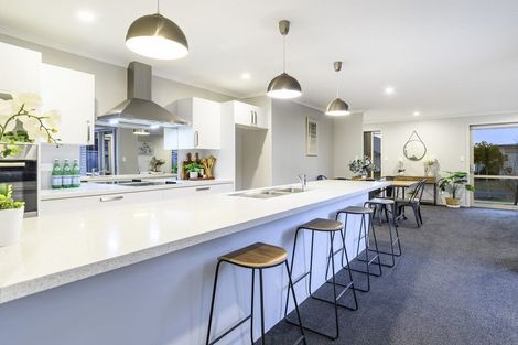 Photo of property in 18 Harding Drive, Papamoa Beach, Papamoa, 3118