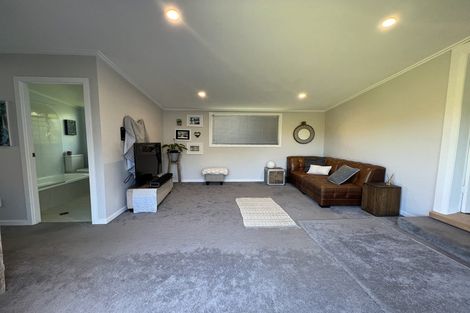 Photo of property in 11 Ocean View Road, Milford, Auckland, 0620