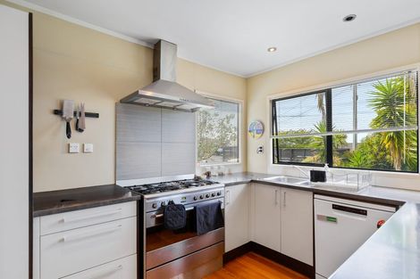 Photo of property in 92 Stanmore Bay Road, Stanmore Bay, Whangaparaoa, 0932