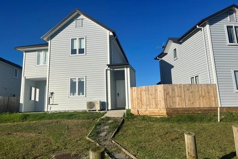 Photo of property in 2 Warbler Crescent, Papakura, 2110