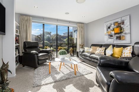 Photo of property in 6 The Fjord, Aotea, Porirua, 5024