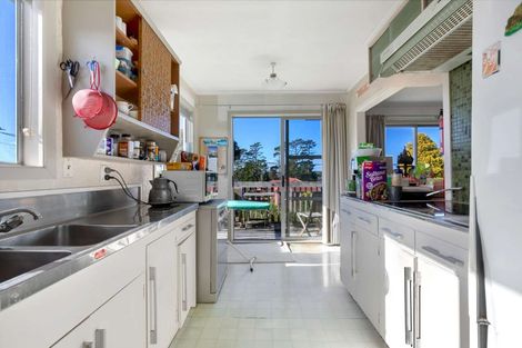 Photo of property in 9 Tiki Street, New Lynn, Auckland, 0600
