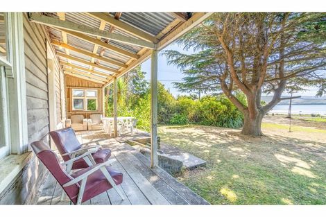 Photo of property in 9 Mena Street, Waikawa, Tokanui, 9884