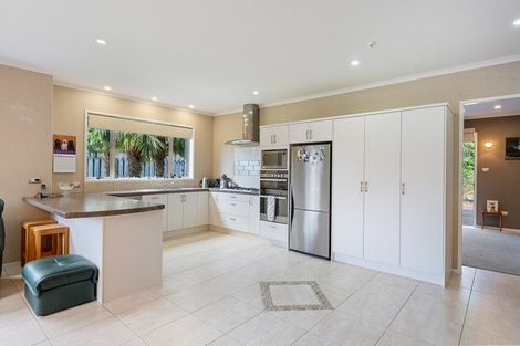 Photo of property in 17 Edgewater Street, Waikanae, 5036