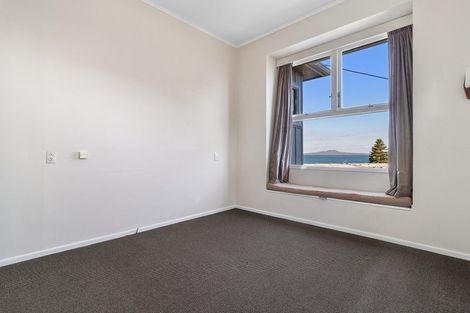 Photo of property in 25 Bayview Road, Browns Bay, Auckland, 0630