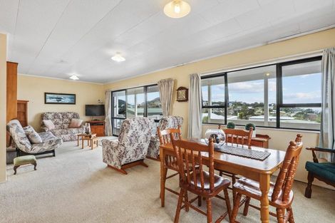 Photo of property in 18 Cullen Street, Mangawhai Heads, Mangawhai, 0505