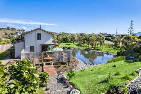 Photo of property in 106 Paetawa Road, Peka Peka, Waikanae, 5391