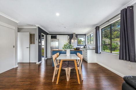 Photo of property in 76 Omapere Street, Whitby, Porirua, 5024