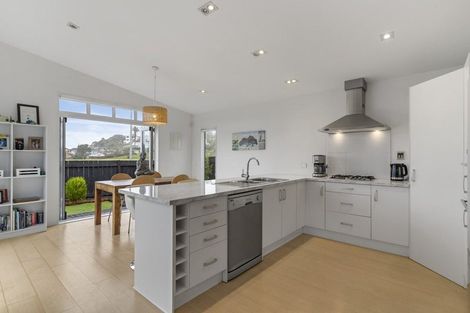 Photo of property in 11 William Bayes Place, Red Beach, 0932