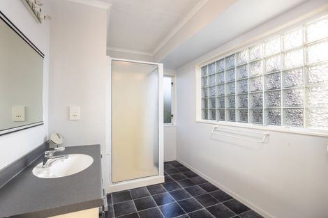 Photo of property in 3a Kinross Drive, Merrilands, New Plymouth, 4312