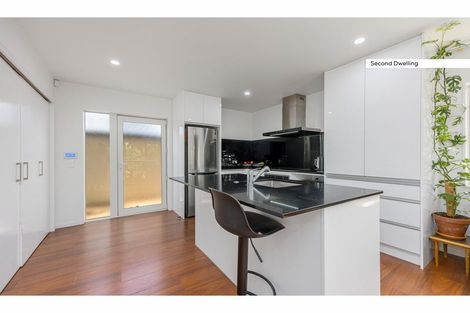 Photo of property in 5 Woodvale Road, Glen Eden, Auckland, 0602