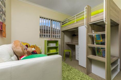 Photo of property in 1 Burton's Drive, Swanson, Auckland, 0614