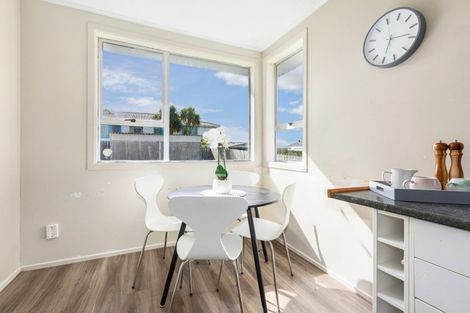 Photo of property in 44 Beauzami Crescent, Ascot Park, Porirua, 5024