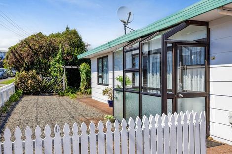 Photo of property in 180 Mangorei Road, Merrilands, New Plymouth, 4312