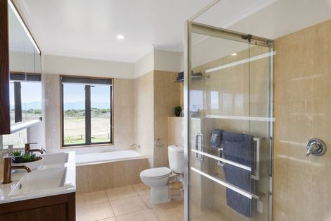 Photo of property in 184 Paetawa Road, Peka Peka, Waikanae, 5391