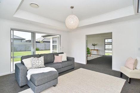 Photo of property in 7 Reeves Road, Rangiora, 7400