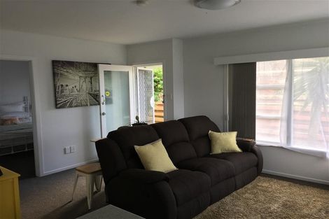 Photo of property in 26 Evelyn Place, Hillcrest, Auckland, 0627