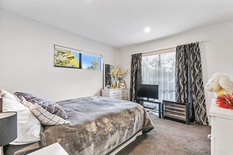 Photo of property in 2/19 Fernwood Grove, Bayview, Auckland, 0629