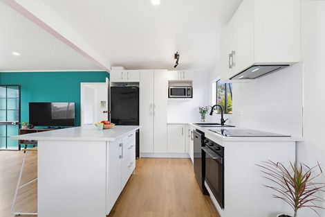 Photo of property in 13 Elisa Lane, Ranui, Auckland, 0612