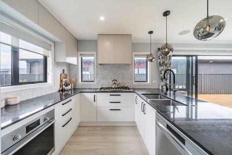 Photo of property in 11 Salisbury Crescent, Wallaceville, Upper Hutt, 5018