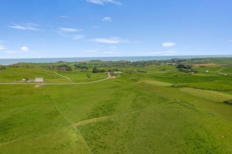 Photo of property in 177 Rehutai Road, Baylys Beach, 0377