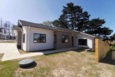 Photo of property in 2 Tarara Lane, Kumeu, 0810
