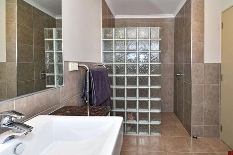 Photo of property in 2 Baverton Drive, Flat Bush, Auckland, 2016