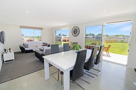 Photo of property in 1 Ongarui Close, Whalers Gate, New Plymouth, 4310