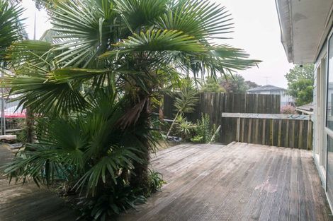 Photo of property in 6 Kilcar Place, Massey, Auckland, 0614