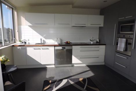 Photo of property in 30 Tiketike Way, Brooklyn, Wellington, 6021